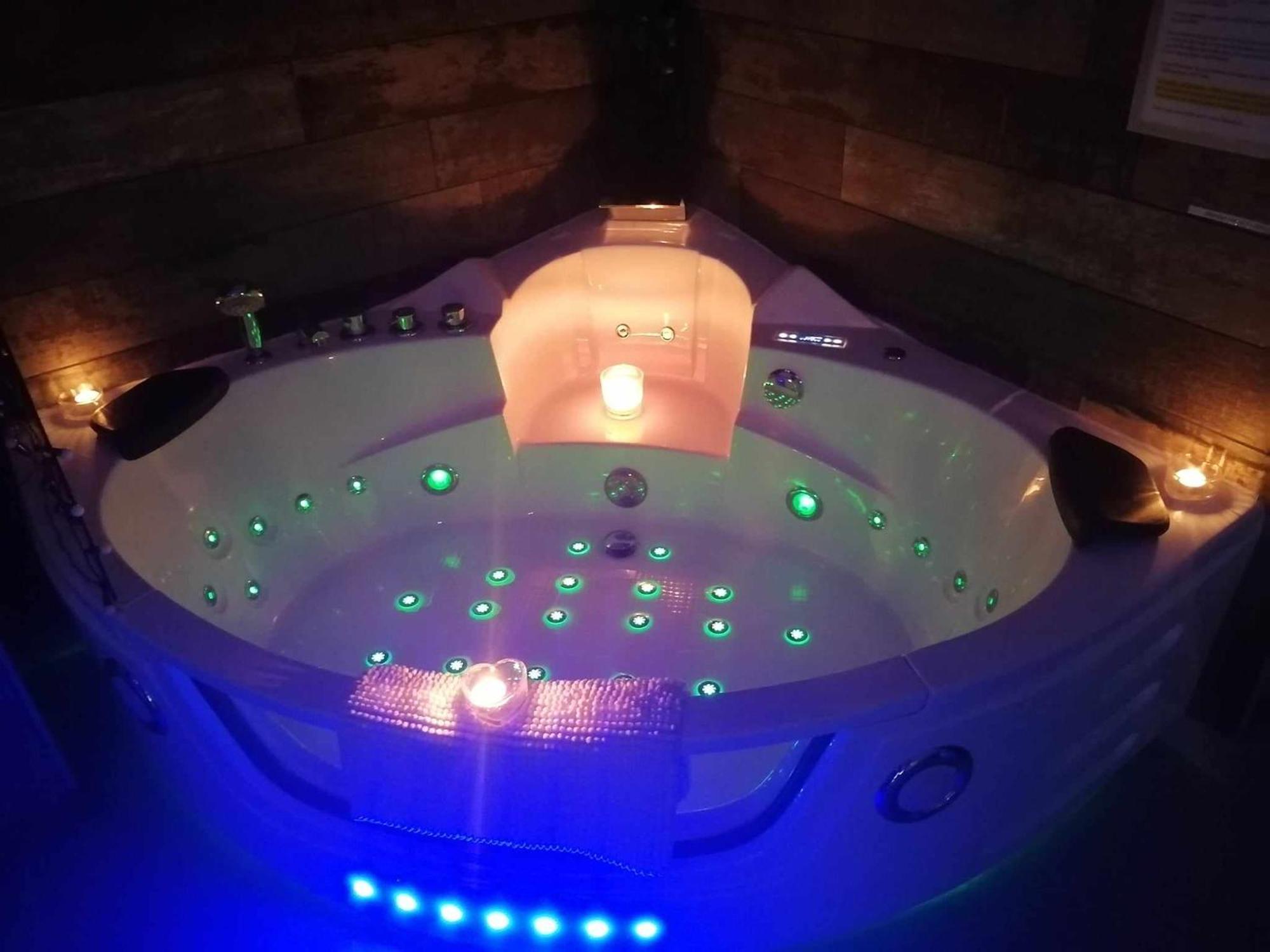 Romantisme Et Glamour 2 Avec Spa , Clim Et Jardin Dijon Bagian luar foto